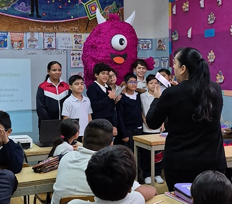 CycloFant en acción con Recicloso en salón de clases